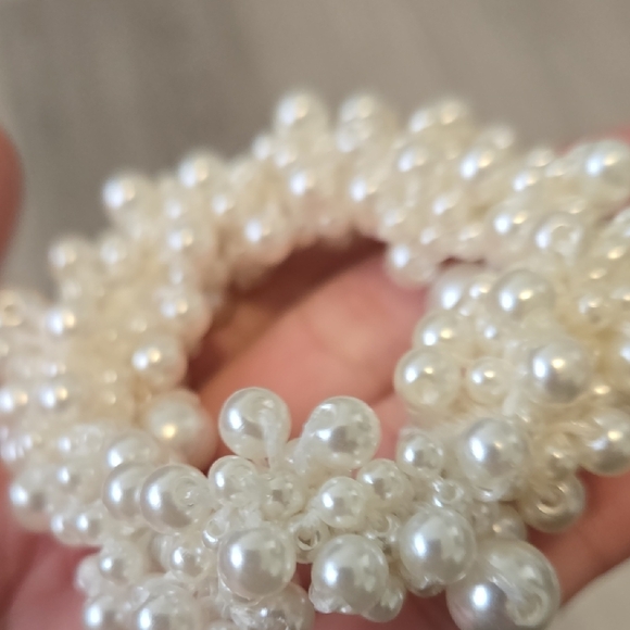 Elegant Pearl Beaded Hair Scrunchie - Picture 8 of 9